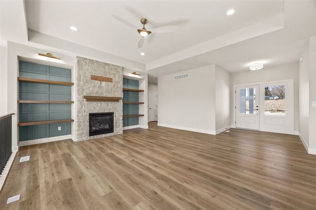 980 17th Ave SW, Mt Vernon, IA 52314