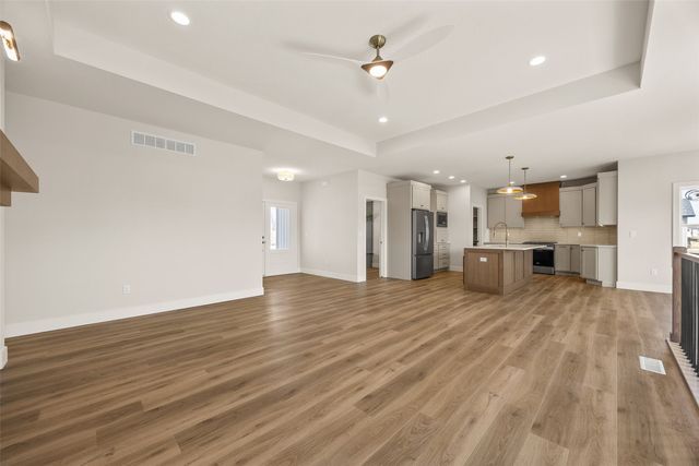 980 17th Ave SW, Mt Vernon, IA 52314