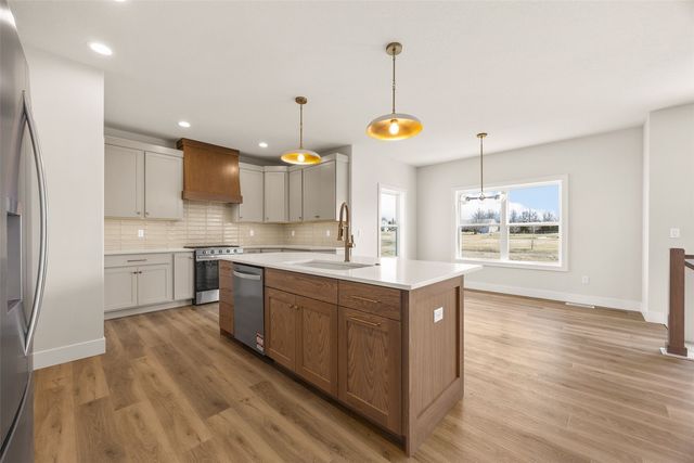 980 17th Ave SW, Mt Vernon, IA 52314