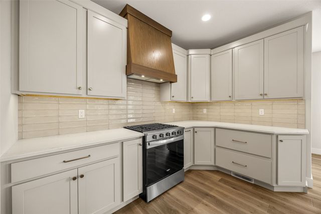 980 17th Ave SW, Mt Vernon, IA 52314