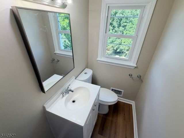 1642 Park St, Rahway City, NJ 07065