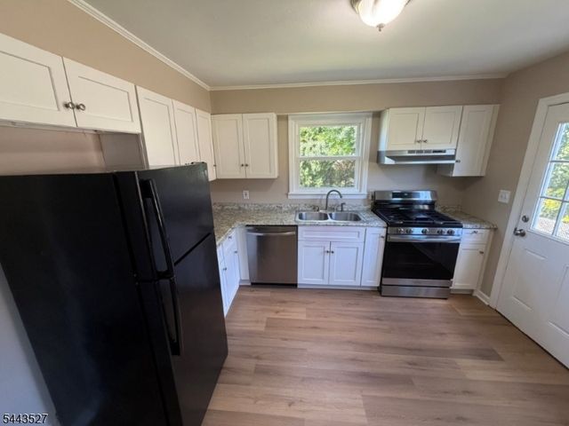 1642 Park St, Rahway City, NJ 07065