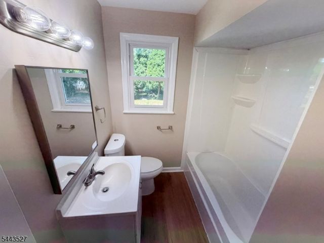 1642 Park St, Rahway City, NJ 07065