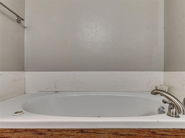 601 Quail Ridge Road, Newcastle, OK 73065