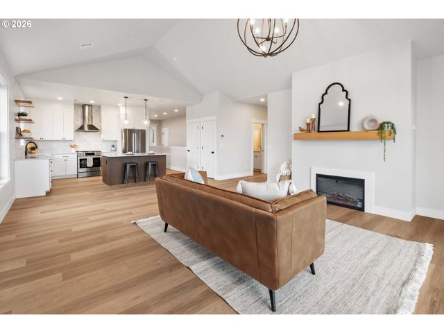 2200 Se TIMBER COUNTRY Dr, Warrenton, OR 97146