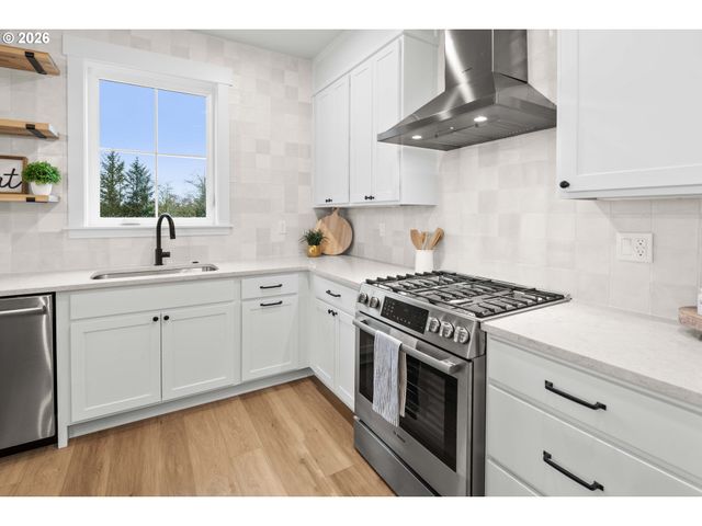 2200 Se TIMBER COUNTRY Dr, Warrenton, OR 97146