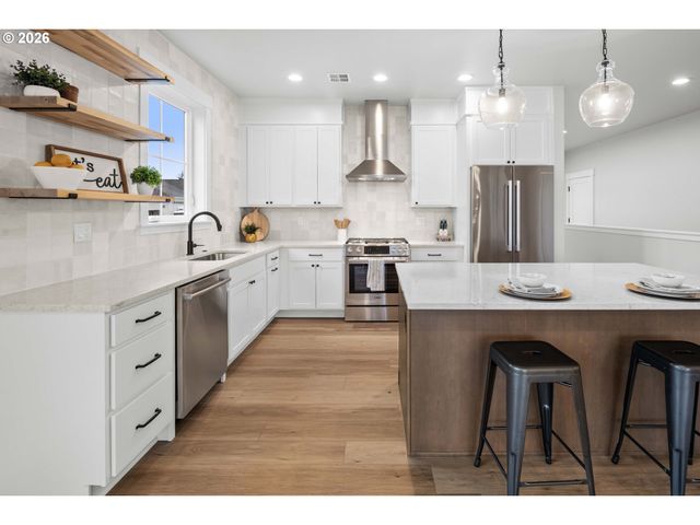 2200 Se TIMBER COUNTRY Dr, Warrenton, OR 97146