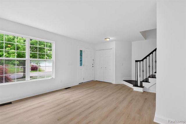 3457 Ashburnam, Ann Arbor, MI 48105