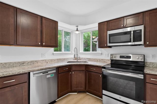 3457 Ashburnam, Ann Arbor, MI 48105