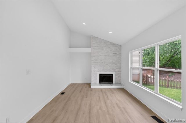 3457 Ashburnam, Ann Arbor, MI 48105