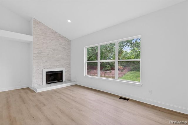 3457 Ashburnam, Ann Arbor, MI 48105