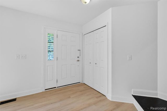 3457 Ashburnam, Ann Arbor, MI 48105