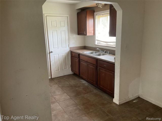 15220 Tacoma Street, Detroit, MI 48205