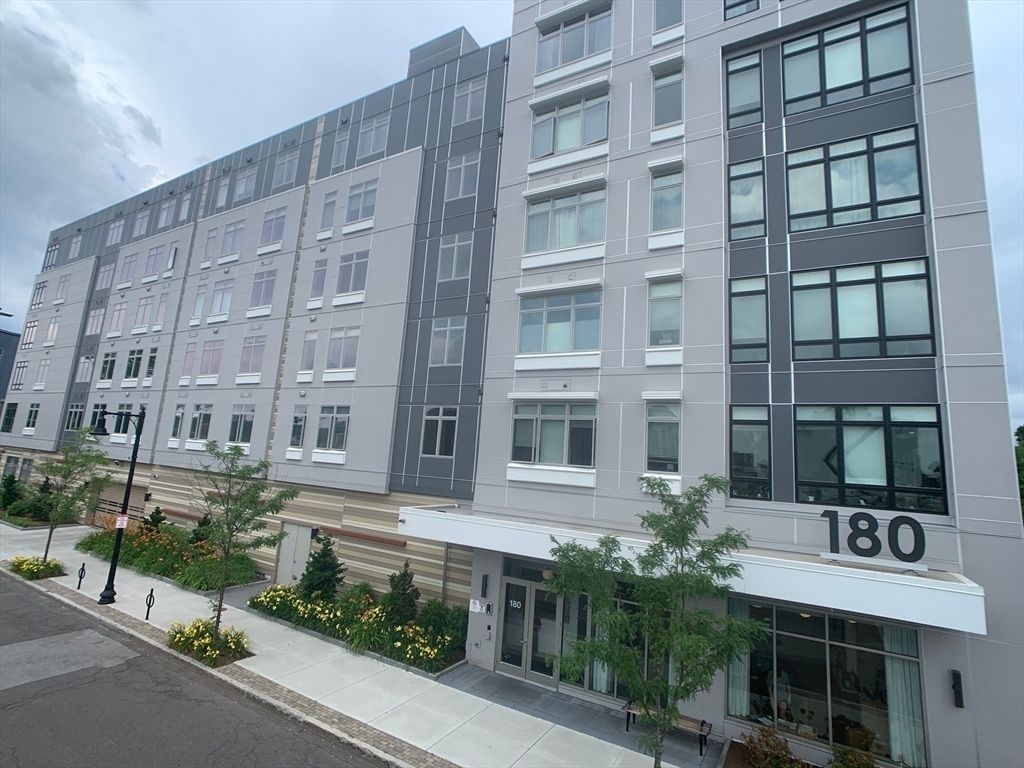 180 Telford St 213, Boston, MA 02135