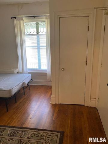 415 E 7TH Street, Davenport, IA 52803