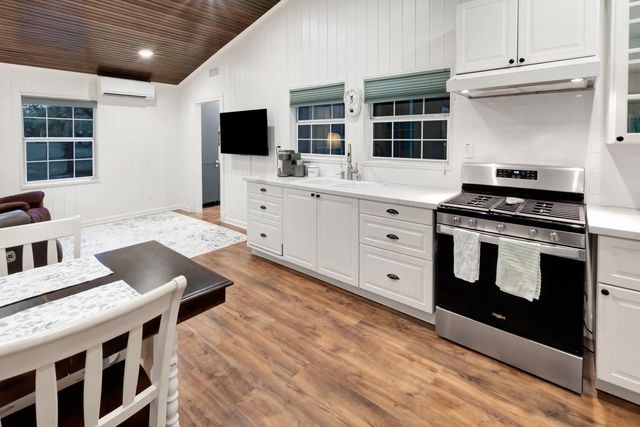 413 Private Road 1051, Hallettsville, TX 77964