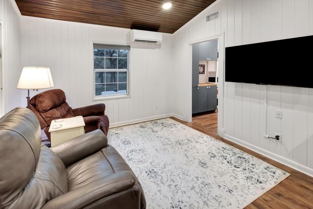 413 Private Road 1051, Hallettsville, TX 77964