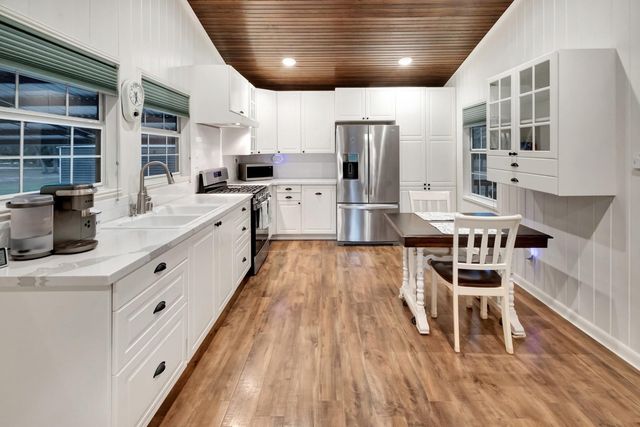 413 Private Road 1051, Hallettsville, TX 77964