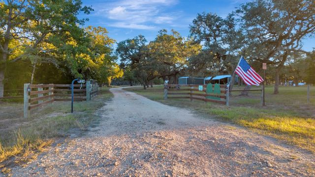 413 Private Road 1051, Hallettsville, TX 77964