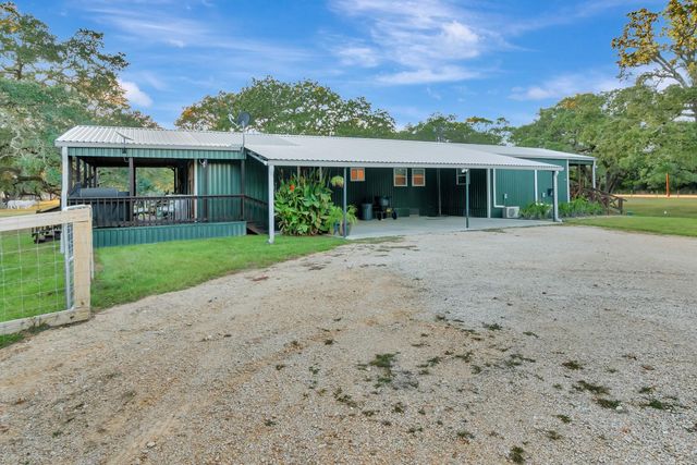 413 Private Road 1051, Hallettsville, TX 77964