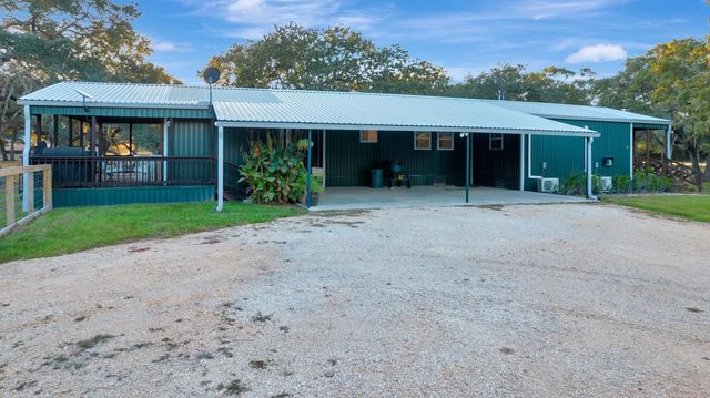 413 Private Road 1051, Hallettsville, TX 77964