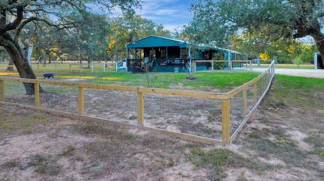 413 Private Road 1051, Hallettsville, TX 77964