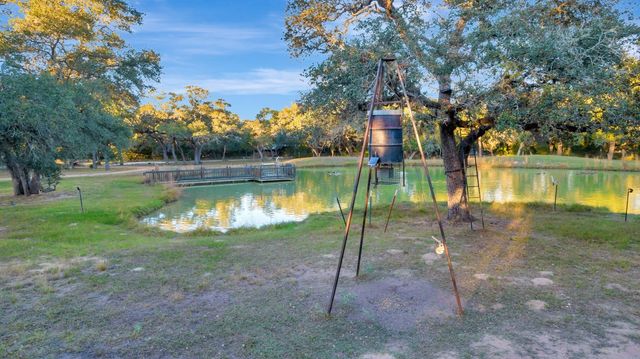 413 Private Road 1051, Hallettsville, TX 77964