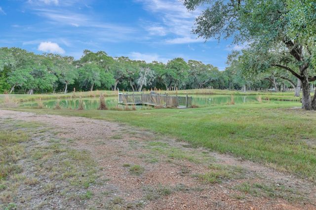 413 Private Road 1051, Hallettsville, TX 77964