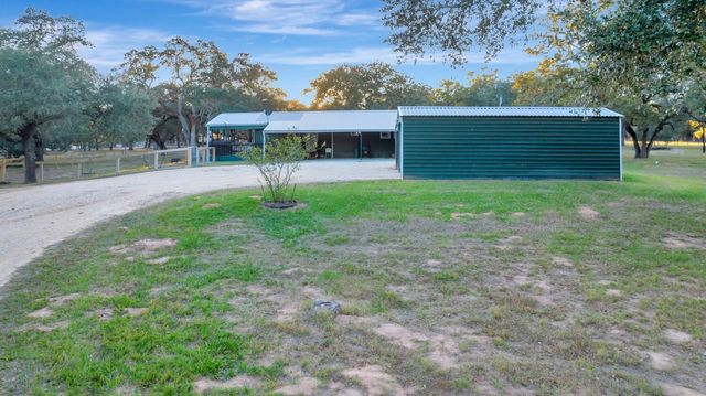 413 Private Road 1051, Hallettsville, TX 77964