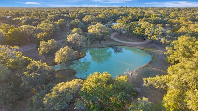 413 Private Road 1051, Hallettsville, TX 77964