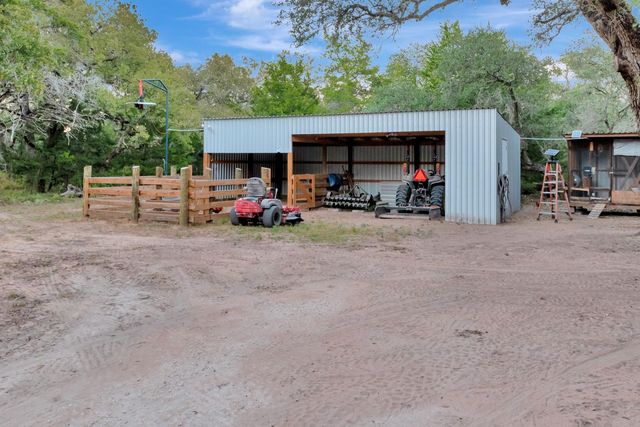 413 Private Road 1051, Hallettsville, TX 77964
