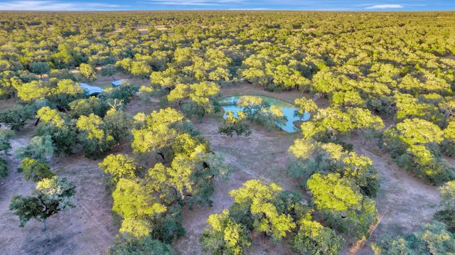 413 Private Road 1051, Hallettsville, TX 77964