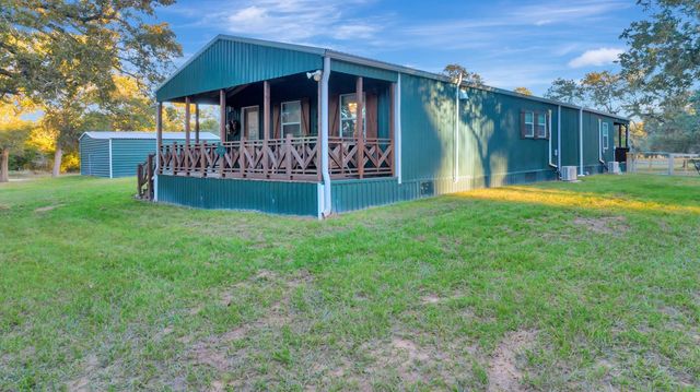 413 Private Road 1051, Hallettsville, TX 77964