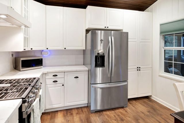 413 Private Road 1051, Hallettsville, TX 77964