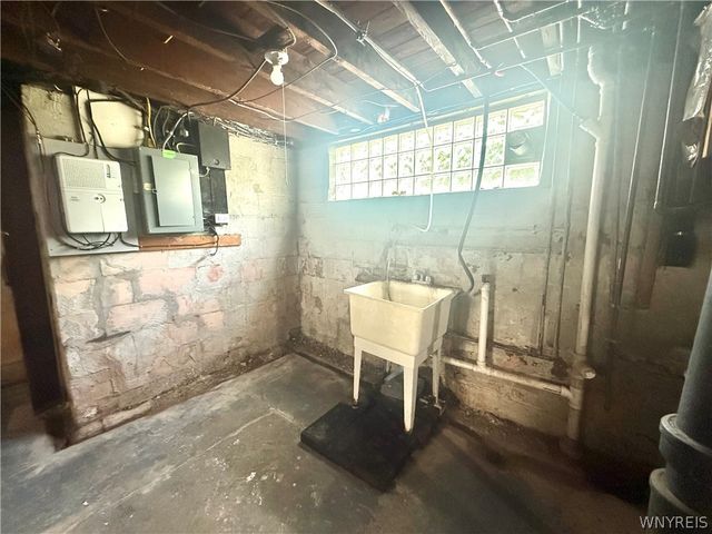 75 West Hazeltine Avenue, Tonawanda, NY 14217