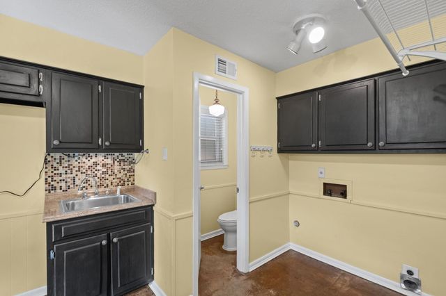 2174 MONTEGO DR, Memphis, TN 38016