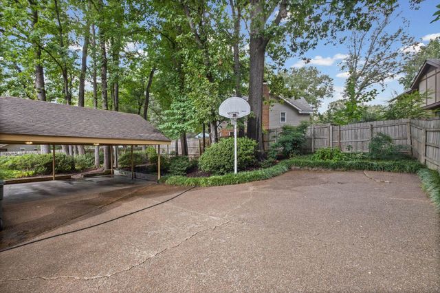 2174 MONTEGO DR, Memphis, TN 38016
