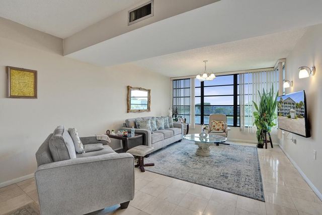 1524 Whitehall Drive 406, Davie, FL 33324