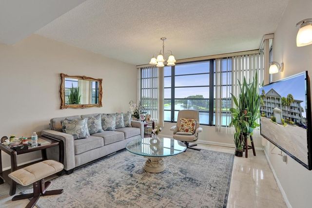 1524 Whitehall Drive 406, Davie, FL 33324