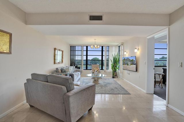 1524 Whitehall Drive 406, Davie, FL 33324