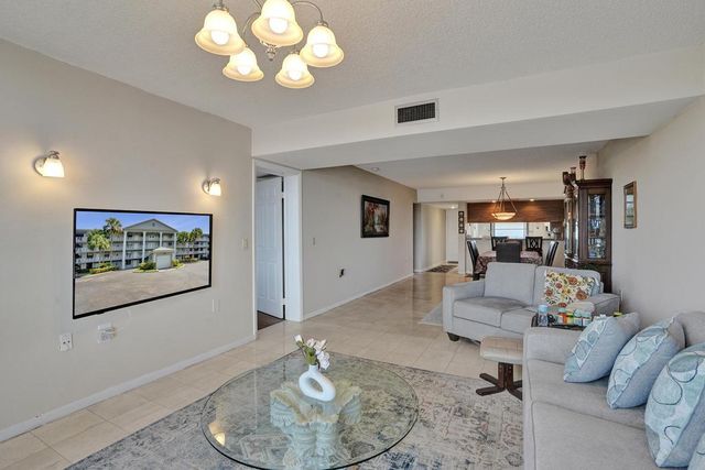 1524 Whitehall Drive 406, Davie, FL 33324