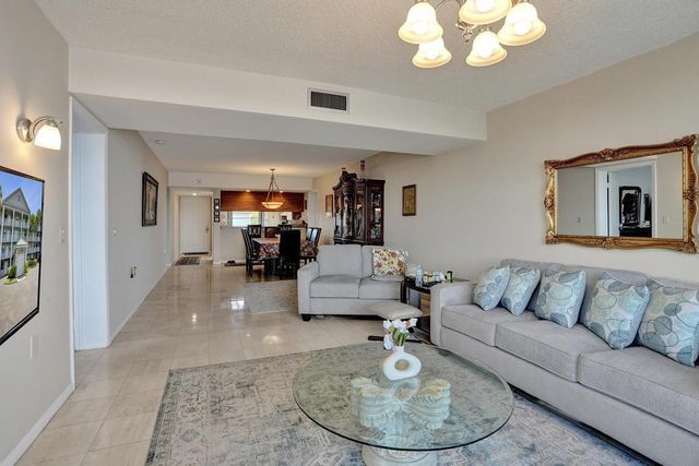 1524 Whitehall Drive 406, Davie, FL 33324
