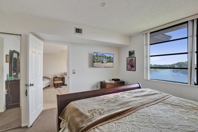 1524 Whitehall Drive 406, Davie, FL 33324