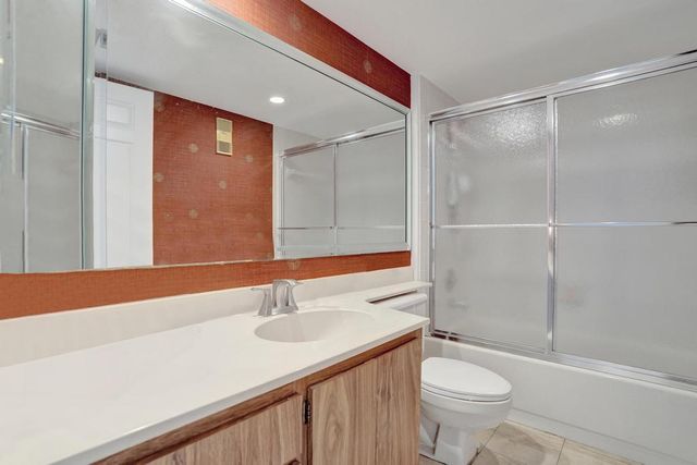 1524 Whitehall Drive 406, Davie, FL 33324