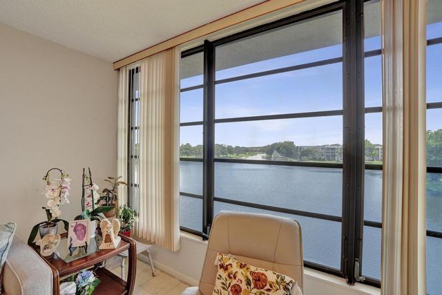 1524 Whitehall Drive 406, Davie, FL 33324
