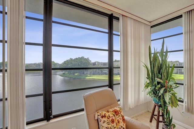 1524 Whitehall Drive 406, Davie, FL 33324