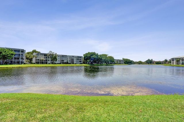 1524 Whitehall Drive 406, Davie, FL 33324