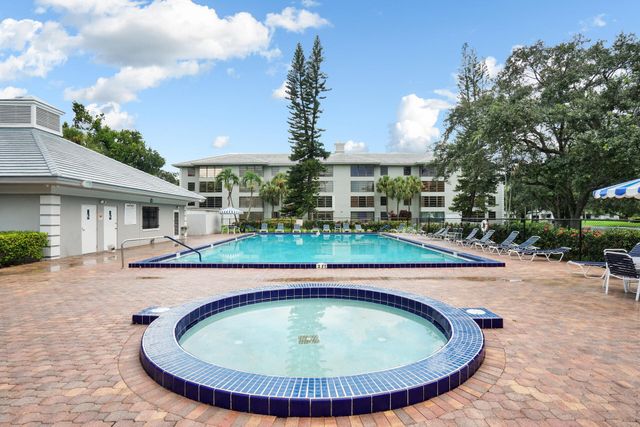 1524 Whitehall Drive 406, Davie, FL 33324