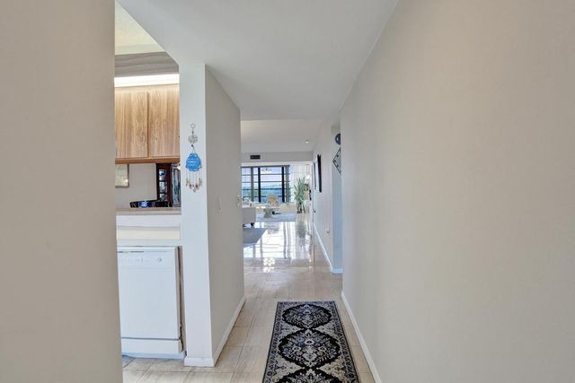 1524 Whitehall Drive 406, Davie, FL 33324