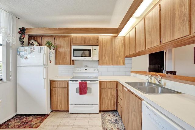 1524 Whitehall Drive 406, Davie, FL 33324